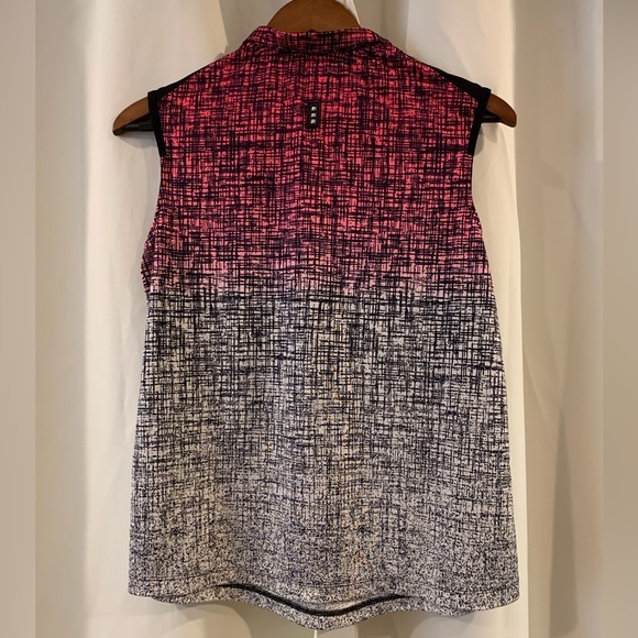 Jamie Sadock size medium women’s sleeveless golf shirt. Black & Pink - Picture 4 of 4